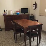 La Stanza Di Andrea - Solo Per Turisti - For Tourists Only